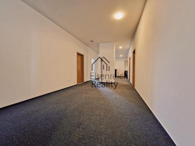 Pronájem kanceláře, Hradec Králové - Nový Hradec Králové, Na Brně, 250 m2