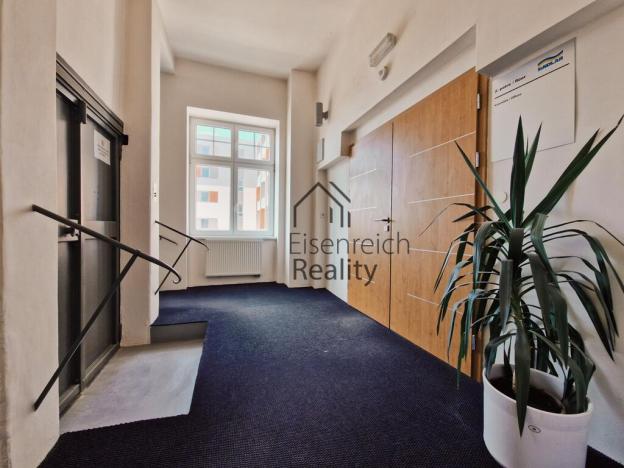 Pronájem kanceláře, Hradec Králové - Nový Hradec Králové, Na Brně, 250 m2