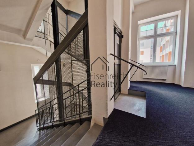 Pronájem kanceláře, Hradec Králové - Nový Hradec Králové, Na Brně, 250 m2