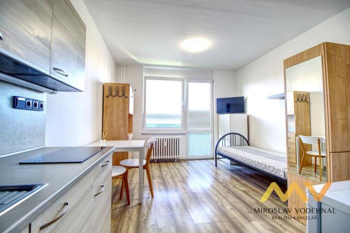 Pronájem bytu 1+kk, Hradec Králové - Nový Hradec Králové, Brožíkova, 22 m2