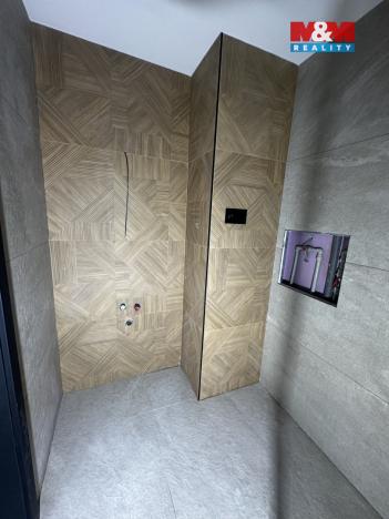 Prodej bytu 3+kk, Dvory, 95 m2