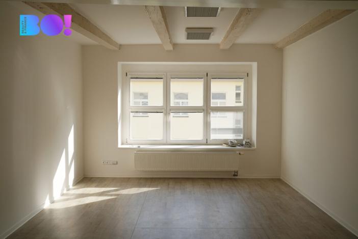 Pronájem kanceláře, Praha, Zubatého, 260 m2