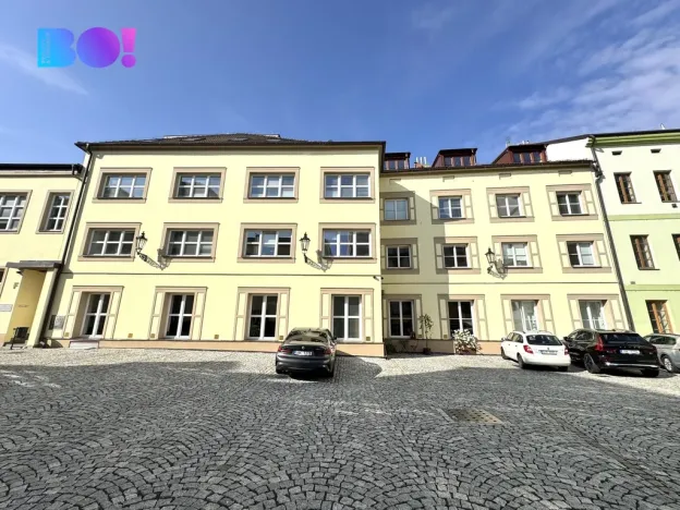 Pronájem kanceláře, Praha, Zubatého, 260 m2