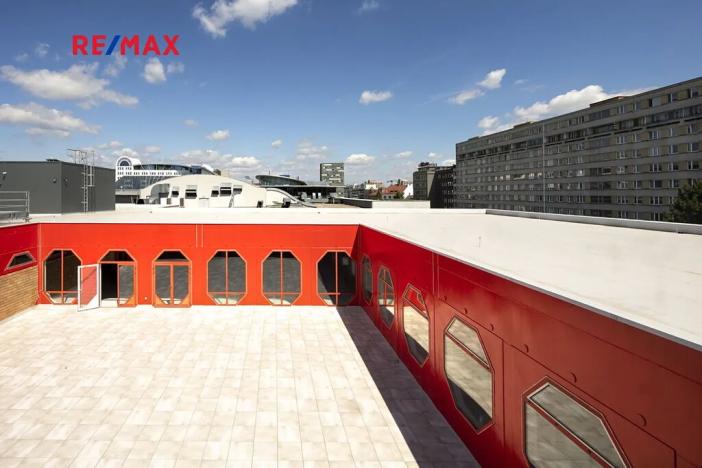 Pronájem kanceláře, Pardubice, Masarykovo náměstí, 2000 m2