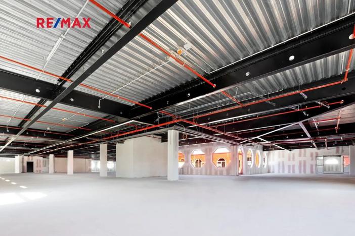 Pronájem kanceláře, Pardubice, Masarykovo náměstí, 2000 m2