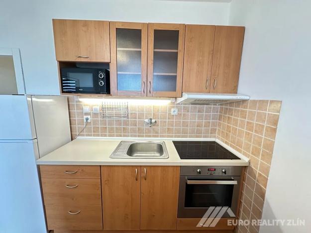 Pronájem bytu 2+kk, Otrokovice, SNP, 38 m2