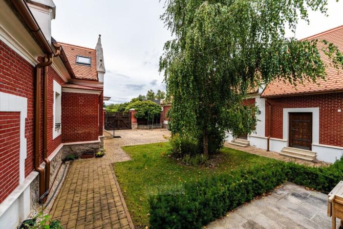 Prodej historického objektu, Domanín, 717 m2