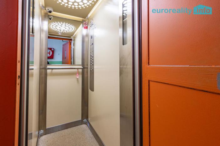 Prodej bytu 3+1, Rotava, Sídliště, 75 m2