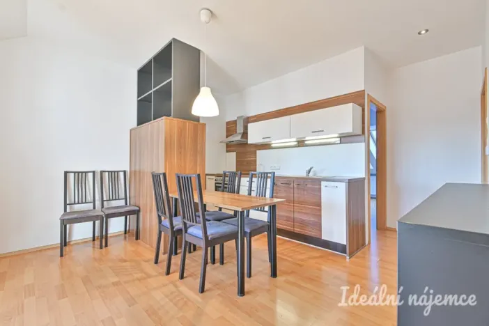 Pronájem bytu 2+1, Brno, Zahradnická, 79 m2