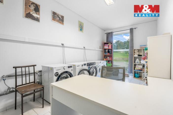 Prodej činžovního domu, Milovice, Topolová, 4261 m2