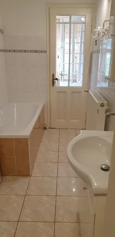 Pronájem bytu 2+1, Teplice, Čs. dobrovolců, 84 m2