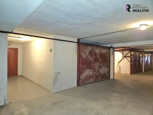 Pronájem garáže, Praha - Stodůlky, Běhounkova, 20 m2