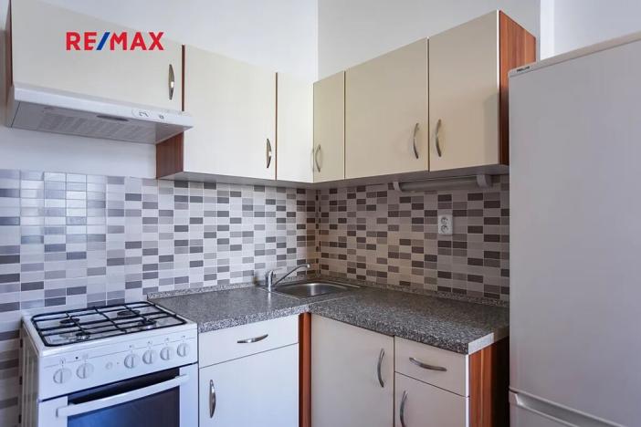 Pronájem bytu 1+1, Praha - Vinohrady, Velehradská, 37 m2