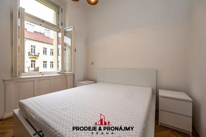 Pronájem bytu 2+1, Praha, Janáčkovo nábřeží, 56 m2