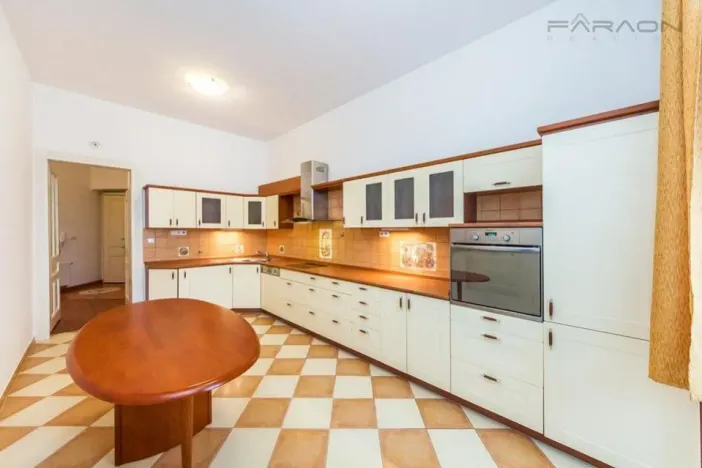 Prodej bytu 4+1, Praha - Smíchov, Na Plzeňce, 150 m2