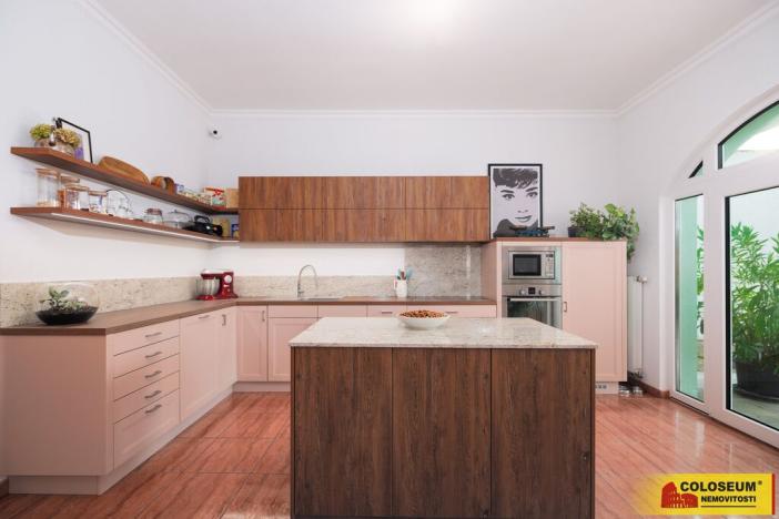 Prodej rodinného domu, Lužice, Velkomoravská, 260 m2