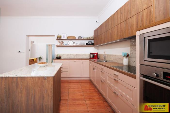 Prodej rodinného domu, Lužice, Velkomoravská, 260 m2