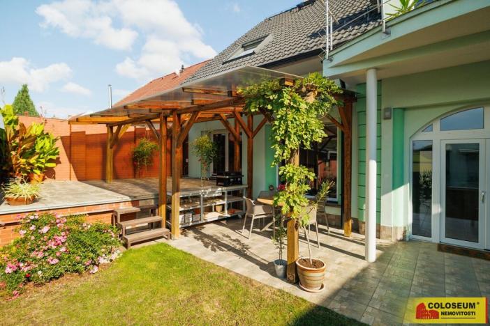 Prodej rodinného domu, Lužice, Velkomoravská, 260 m2