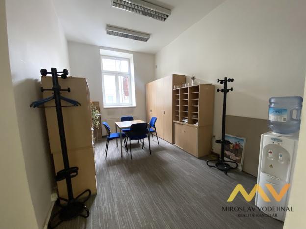 Pronájem kanceláře, Hradec Králové, Československé armády, 306 m2