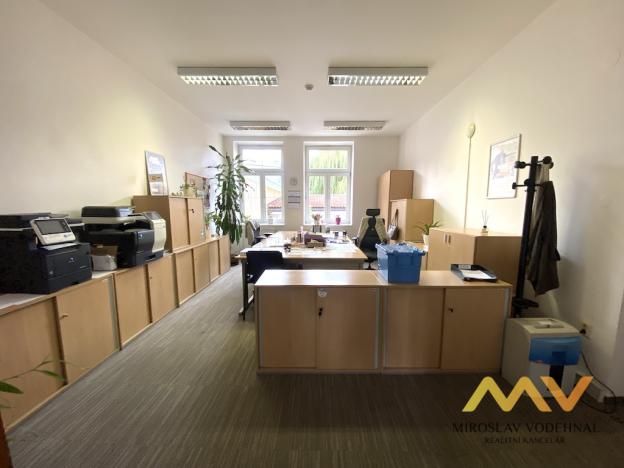Pronájem kanceláře, Hradec Králové, Československé armády, 306 m2