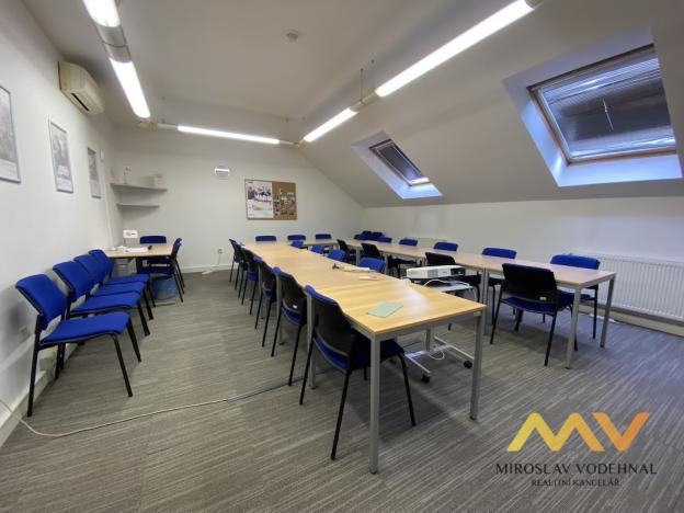 Pronájem kanceláře, Hradec Králové, Československé armády, 306 m2