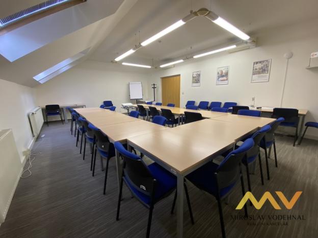 Pronájem kanceláře, Hradec Králové, Československé armády, 306 m2
