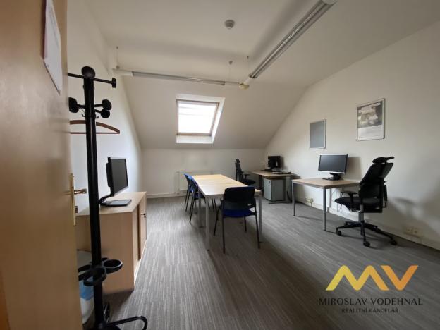 Pronájem kanceláře, Hradec Králové, Československé armády, 306 m2