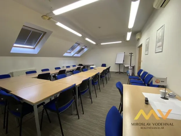 Pronájem kanceláře, Hradec Králové, Československé armády, 306 m2