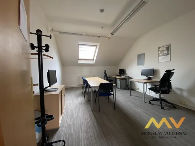 Pronájem kanceláře, Hradec Králové, Československé armády, 306 m2
