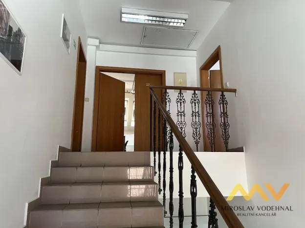 Pronájem kanceláře, Hradec Králové, Československé armády, 306 m2