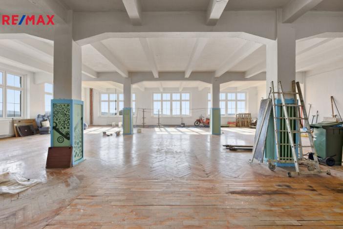 Prodej výrobních prostor, Aš, Tyršova, 4434 m2