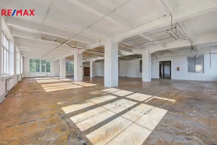 Prodej výrobních prostor, Aš, Tyršova, 4434 m2