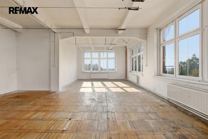 Prodej výrobních prostor, Aš, Tyršova, 4434 m2