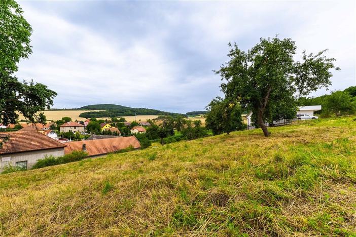 Prodej pozemku, Měňany, 1643 m2