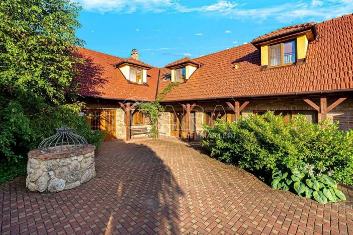 Prodej ubytování, Hlohovec, Na kopci, 1450 m2