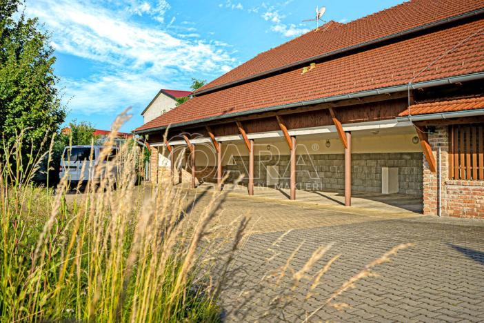 Prodej ubytování, Hlohovec, Na kopci, 1450 m2