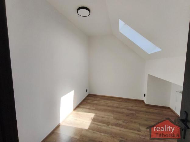 Prodej bytu 2+kk, Nupaky, Nupacká, 35 m2