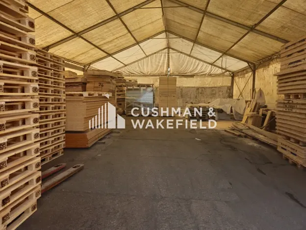 Prodej výrobních prostor, Hradec Králové, Dřevařská, 11800 m2