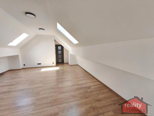 Prodej bytu 2+kk, Nupaky, Nupacká, 60 m2