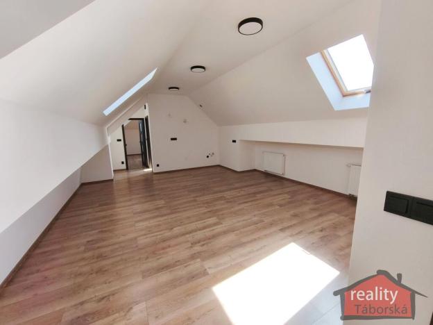 Prodej bytu 2+kk, Nupaky, Nupacká, 60 m2