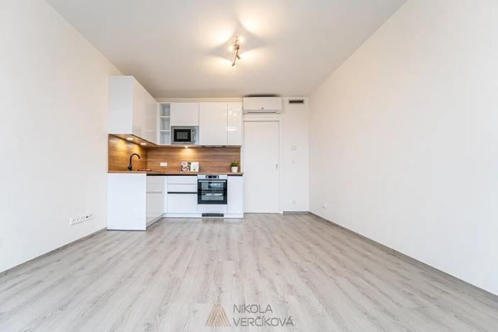 Pronájem bytu 1+kk, Brno, Opuštěná, 29 m2