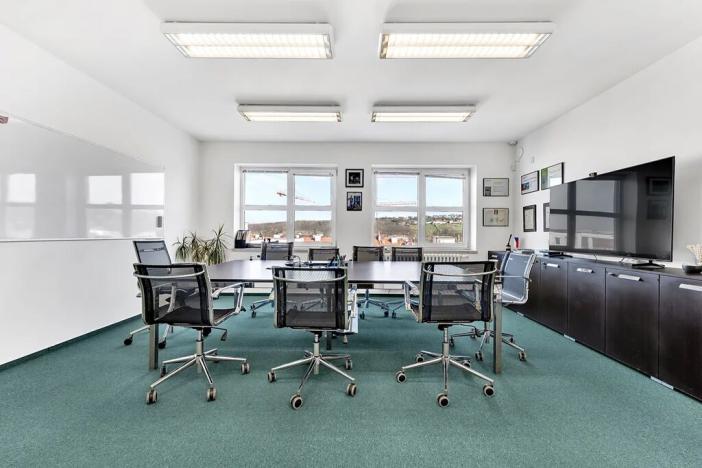 Pronájem kanceláře, Praha, 2200 m2