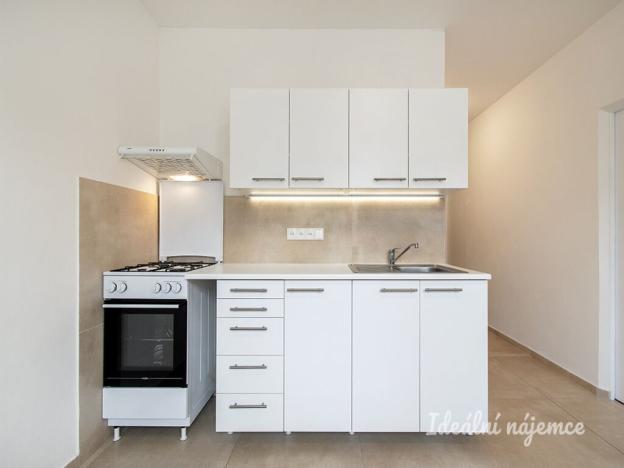 Pronájem bytu 1+1, Praha - Kamýk, Olbramovická, 36 m2