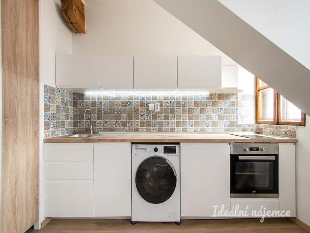 Pronájem bytu 1+kk, Praha - Košíře, Holečkova, 19 m2