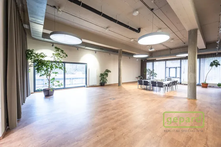 Pronájem kanceláře, Praha - Motol, Plzeňská, 213 m2