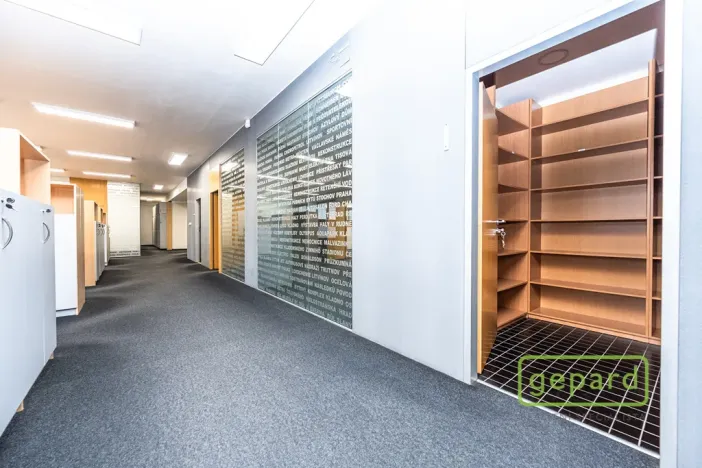 Pronájem kanceláře, Praha - Motol, Plzeňská, 213 m2