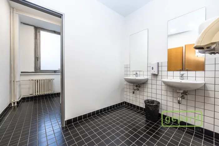 Pronájem kanceláře, Praha - Motol, Plzeňská, 132 m2