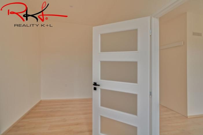 Prodej bytu 3+1, Veltrusy, Komenského, 65 m2