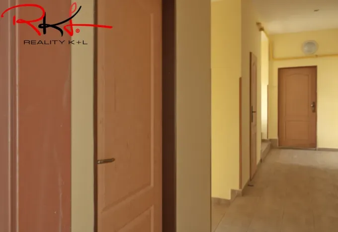 Prodej bytu 3+1, Veltrusy, Komenského, 65 m2