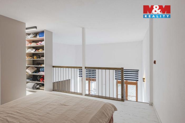 Prodej bytu 2+kk, Klatovy - Klatovy III, Husovo náměstí, 78 m2